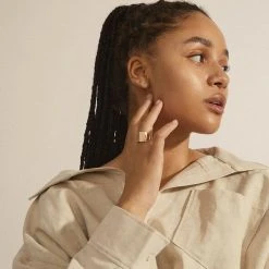 Pilgrim ANNI Rustic Signet Ring Gold-plated -Pernille Corydon Butik 5700560093263 1