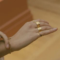 Jane Kønig Reflection V-ring, Gold-plated Sterling Silver-46 5 Jane Kønig Reflection V-ring, Gold-plated Sterling Silver-46 -Pernille Corydon Butik 5715180052095 4