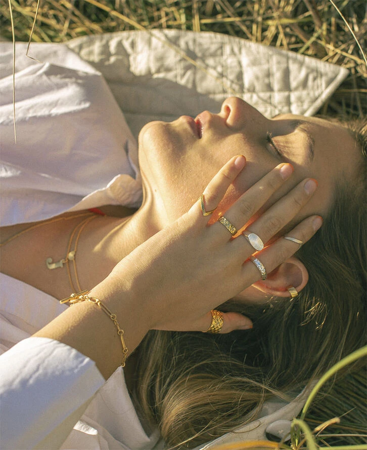 Reflection V-ring, gold-plated sterling silver-46 Jane Kønig Reflection V-ring, Gold-plated Sterling Silver-46 -Pernille Corydon Butik 5715180052095 5